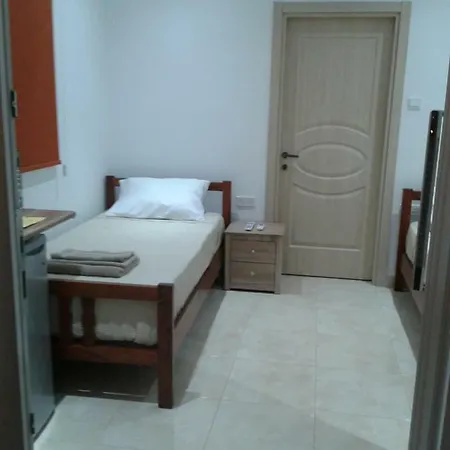 Alex Holiday *